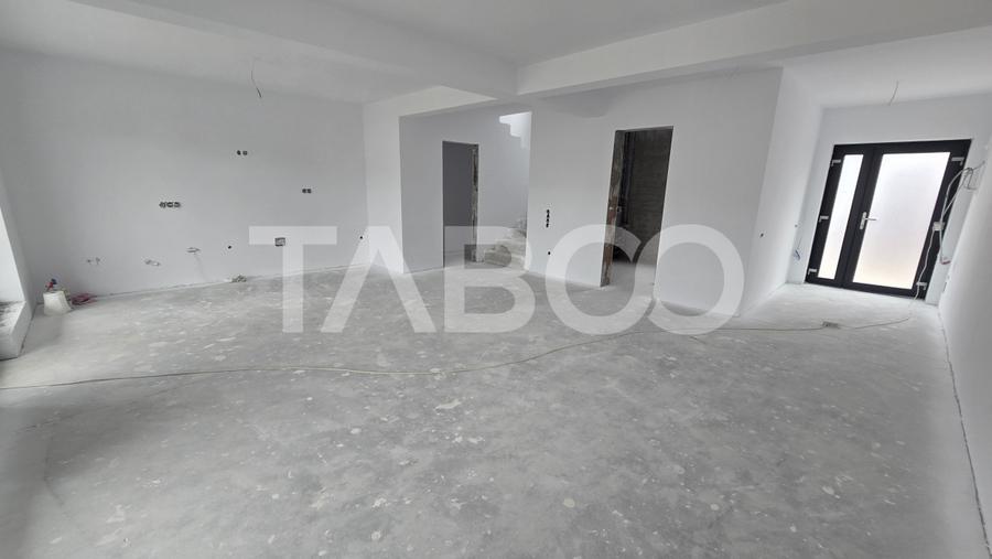 Casa cu 4 camere de vanzare si 380mp curte libera in zona Selimbar