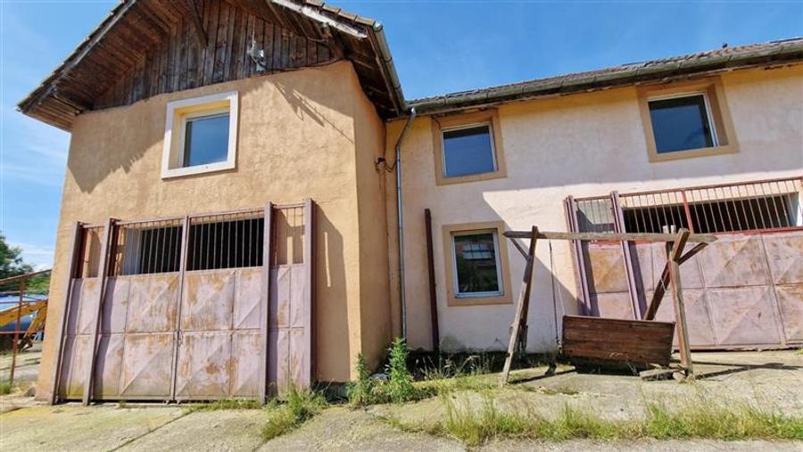 Farliug Servis Auto 65 000 euro,Corp camere 45 000 euro