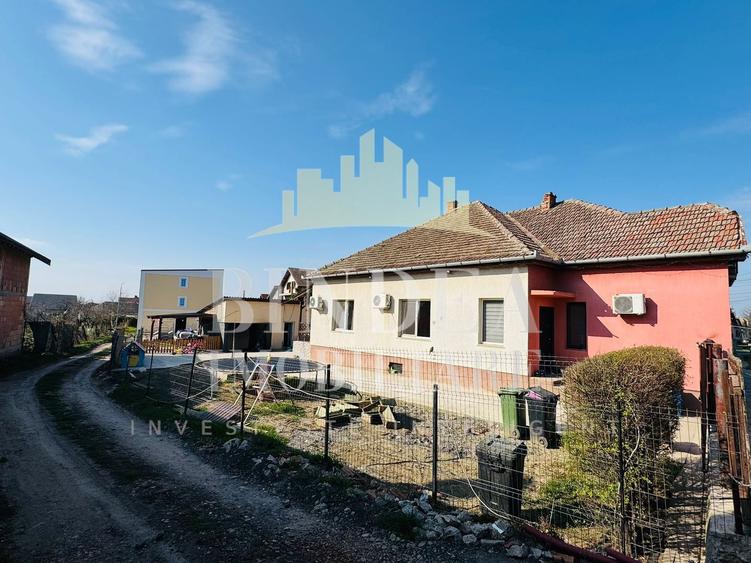 Casa pe principala in Giarmata  737mp teren