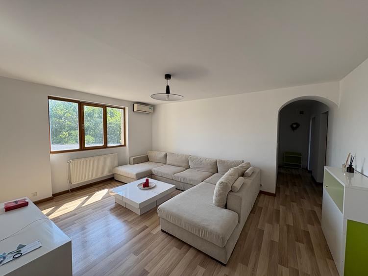 Magheru, ap. 3 camere, 75mp utili, et.5, mobilat, centrala proprie, 550Euro/luna