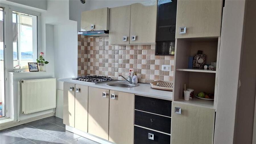 Apartament 2 camere, et 4, semimobilat, CT, zona Piata