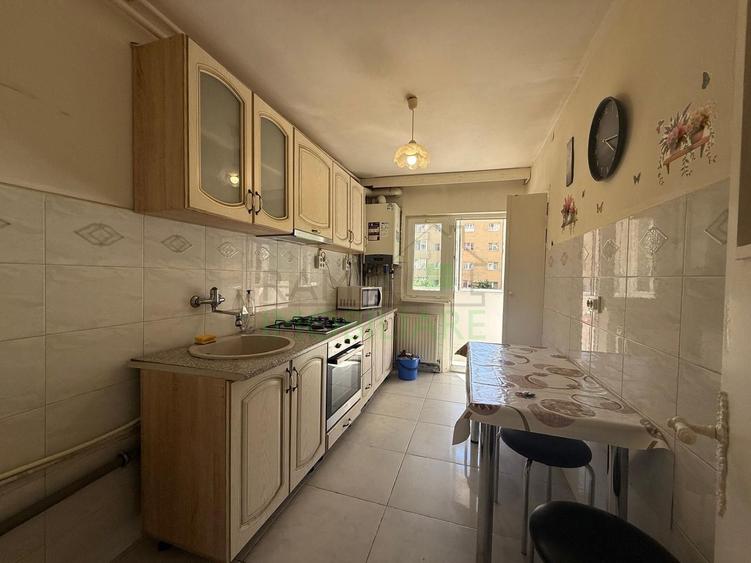 Apartament 3 Camere Decomandat, Etaj 1, Tractorul