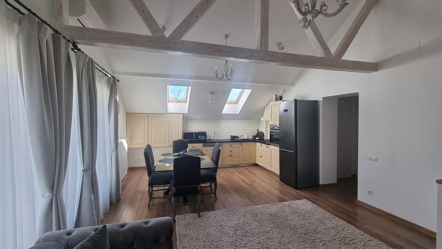 Apartament lux 3 camere, 103mp. in vila P+1+M ,utilat mobilat +curte cca 100mp!