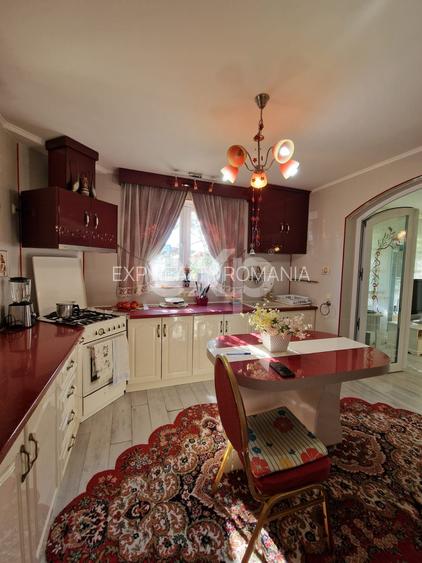 Casă de vânzare  225 mp ,Mărginenii de Sus , DB - 7
