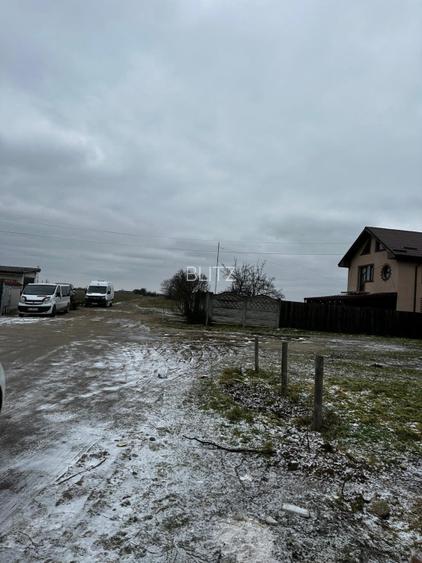 Teren intravilan 10.000 mp în Coșoveni – deschidere 21,5 m, utilități la front