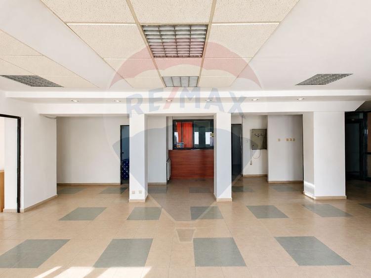 Clădire comercială 466 mp, teren 756 mp, de vânzare în Gherla