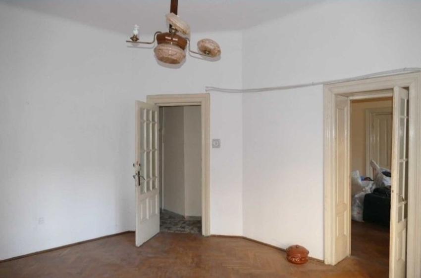 Apartament -5 camere -decomandat-Zona Mosilor