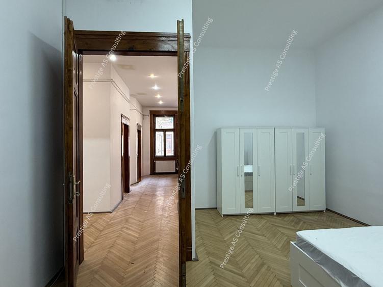 Apartament Patrimonial 150 mp | Balcon cu vedere directa spre Piata Victoriei