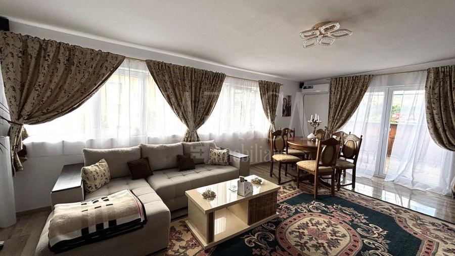 Casa 4 camere de vanzare in Floresti