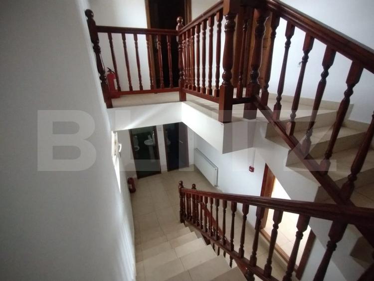 Villa, 500 mp, 7 camere, 3500 mp teren, zona Stramba