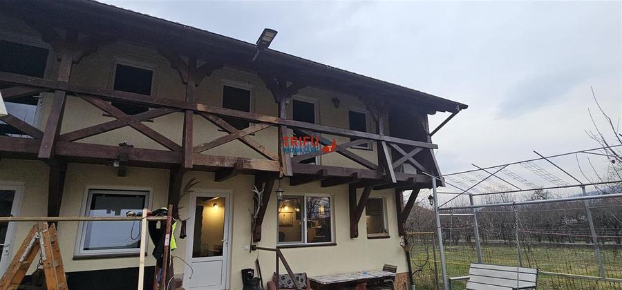 Casa cu doua corpuri de cladire, Centru