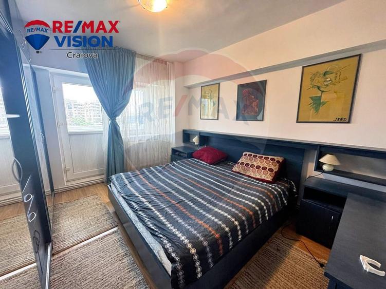 Apartament cu 4 camere de vânzare în zona Central