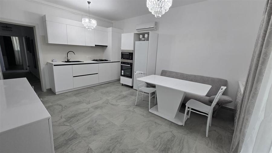 Apartament 3 cam, etaj 2, bloc nou, zona Sud, parcare