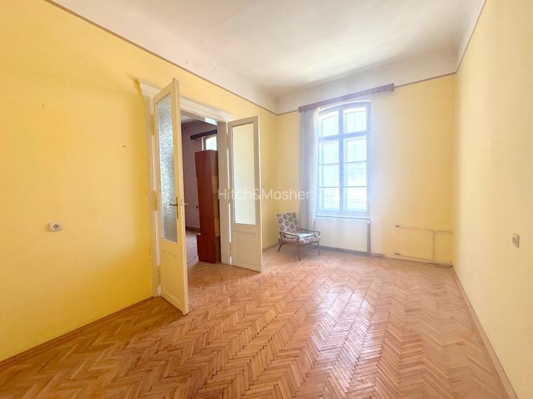 Apartament 3 camere în clădire istorica — Piata Libertatii-comision 0 - 8