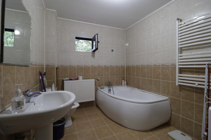 Casă de vânzare în Comarnic | Vilă 261 mp, teren 1.225 mp, priveliște panoramică