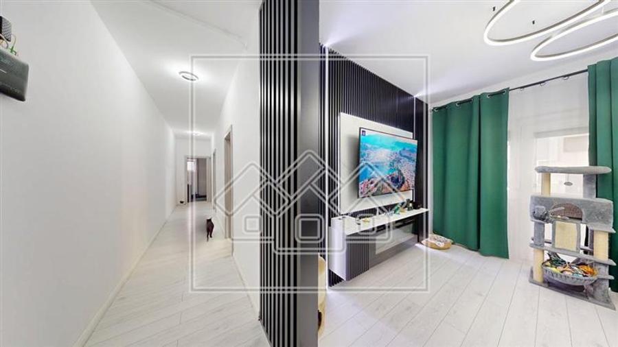 Ap cu 3 camere, balcon, 2 locuri de parcare, mobilat modern