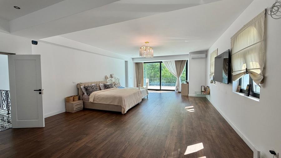 Vila 7 camere cu acces la pădurea Tunari teren 1500mp