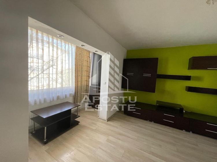 Apartament cu 1 camera, decomandat, etaj intermediar, zona Girocului