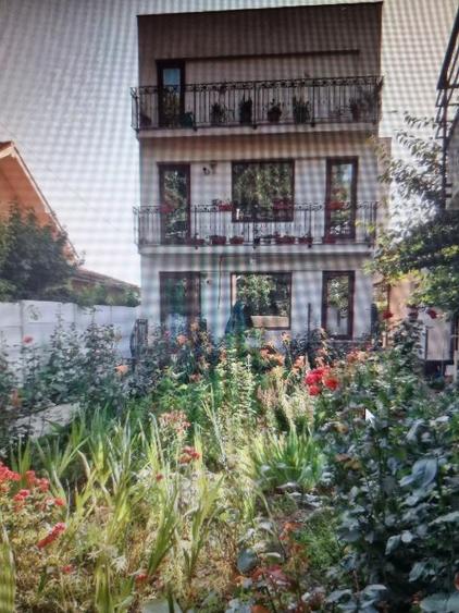 Inchiriez apartament 3 camere, 100mp, in vila, cu terasa si gradina