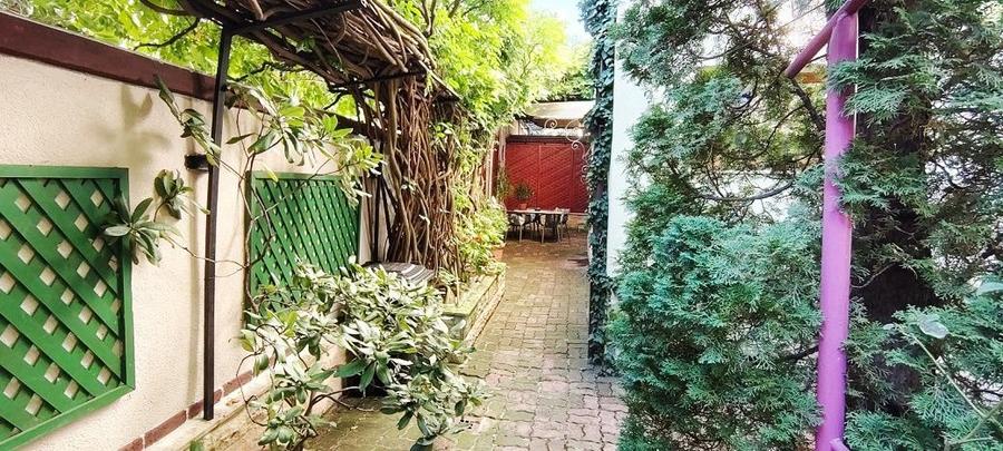 Apartament rustic, deosebit de 98 mp,  cu gradina, in Andrei Muresanu