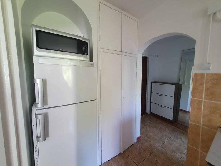Chirie 2 camere in Apartament 3 camere + living, pentru fete. Manastur, 200 EUR/