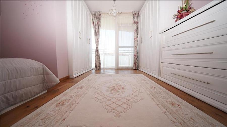 Apartament cu 3 camere, terasa generoasa si doua locuri de parcare, Ared