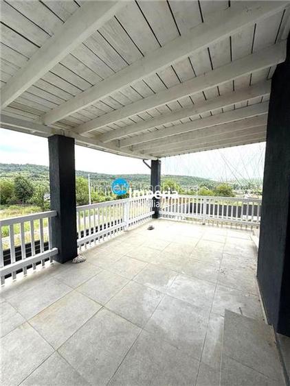 Vila D+ P+E,  5 cam,Garaj, 520 teren, Ezareni, Valea Adanca - 2