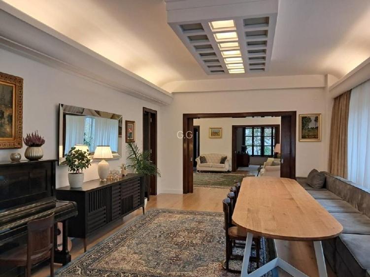Vand 70% vila Cotroceni, renovat, instalatii noi, garaje, curte, pod, terasa - 3