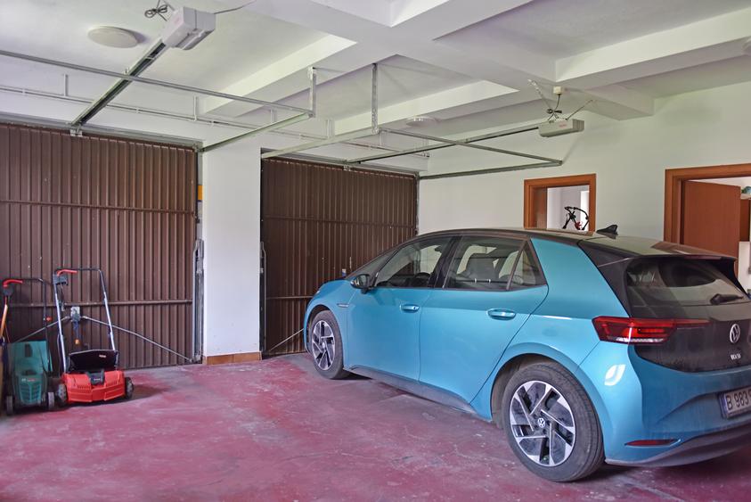 Vila individuala de inchiriat 5 camere renovata complet, zona Iancu Nicolae - Jo