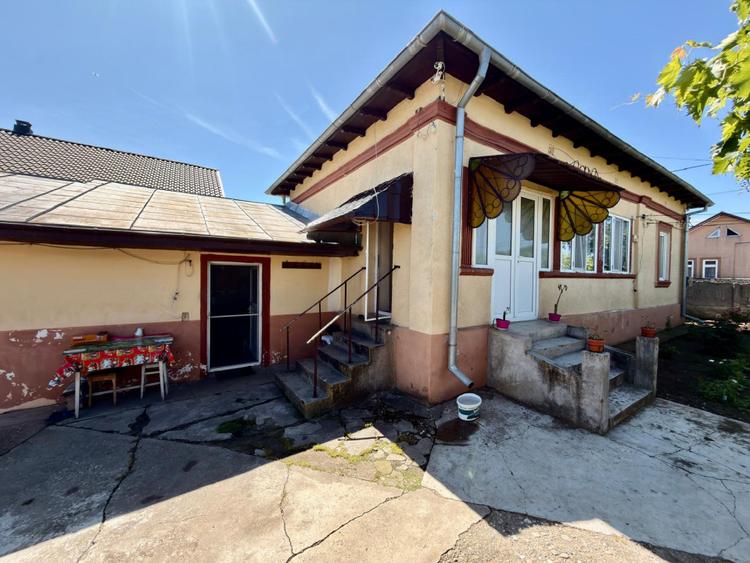 Casă 90 mp, teren de 2.174 mp, zona Coșoveni