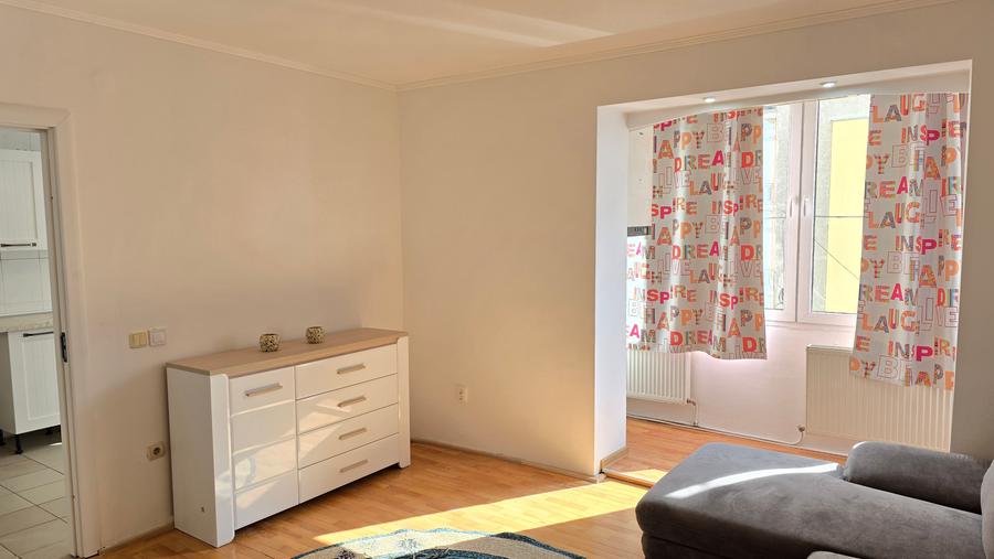Inchiriez apartament de 3 camere  Deva, Imp.Traian, etaj 2, PRIMA INCHIRIERE
