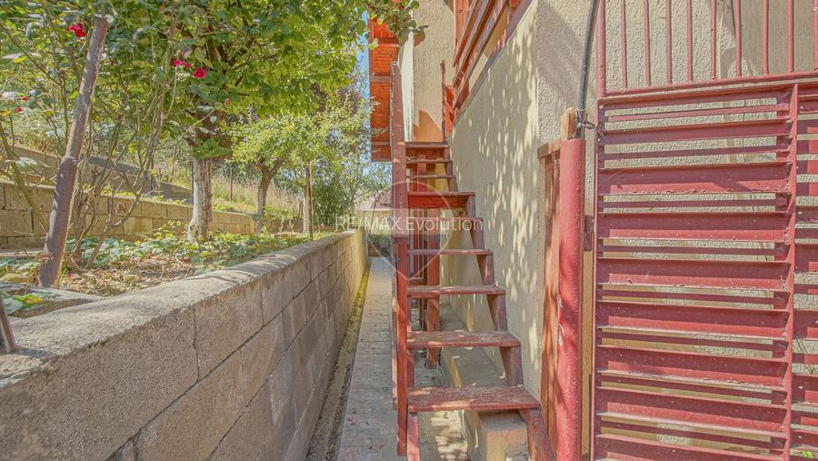 PURCARENI – 2 CASE , MULTIPLE POSIBILITATI | 533 mp | 0% comision