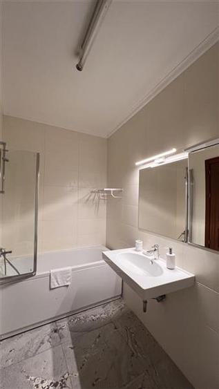 Inchiriere apartament 2 camere decomandate modern bloc nou Central zona Platinia