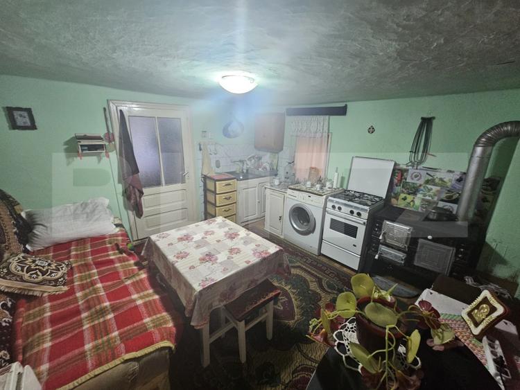 Casă cu 2 camere și anexe, zona centralǎ, Câmpeni