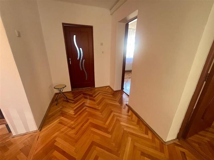 Casa 3 camere 2 bai balcon si curte zona Deventer