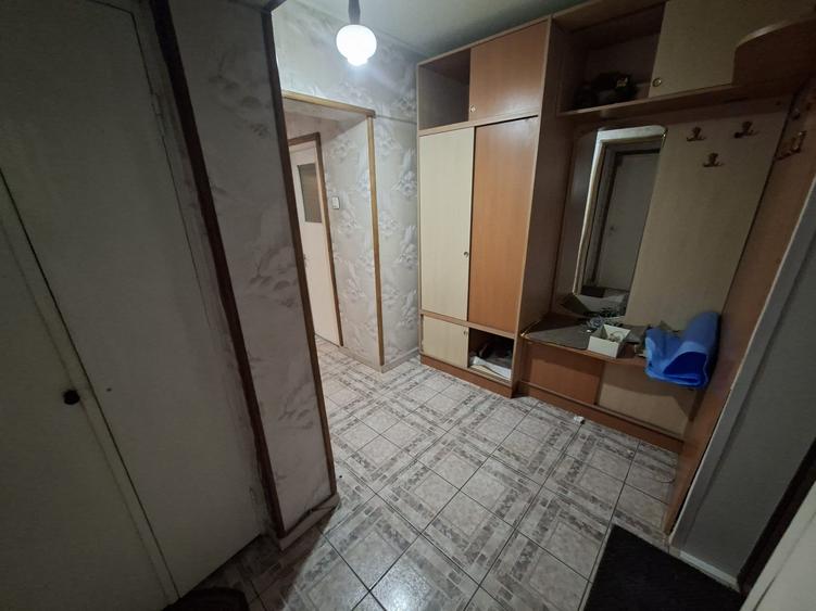 Apartament cu 3 camere, decomandat, etajul 1/8, zona Garii