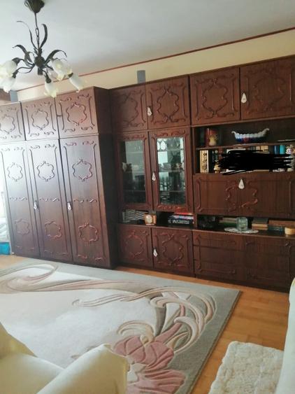 Vând ap. 3 cam. decomandat, central, suprafata generoasă, Brăila