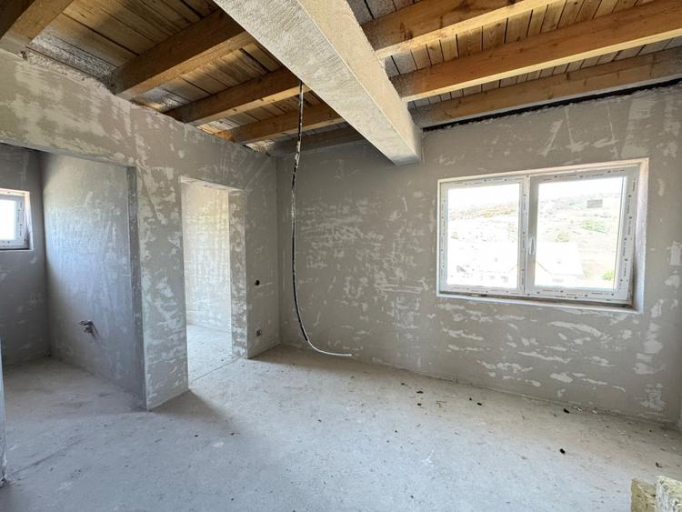 Duplex construit la standarde înalte de calitate la intrare in Corusu