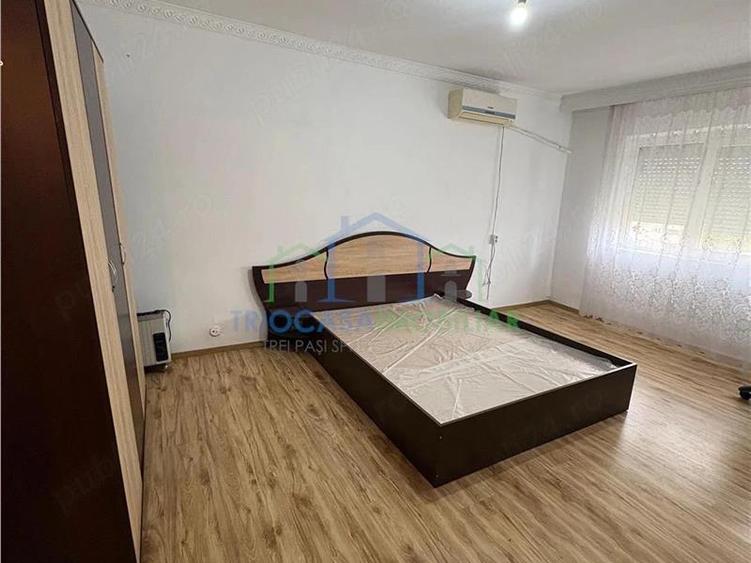 Apartament 3 camere, decomandat, loc. Calafat