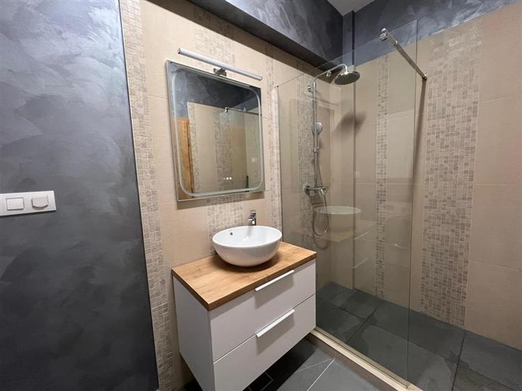 De închiriat ap 2 camere in Central Residence