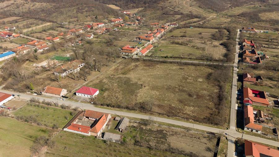 Conac nobiliar de secol XIX cu 8 camere în Maciova