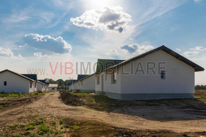 Casa cu 4 camere intabulata in ansamblu cu iesire la lac - Crevedia