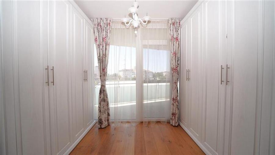 Apartament cu 3 camere, terasa generoasa si doua locuri de parcare, Ared