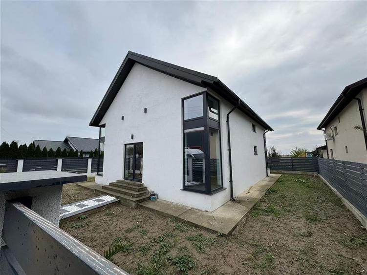 Casa P+M de vanzare in Campineanca (strada asfalata)