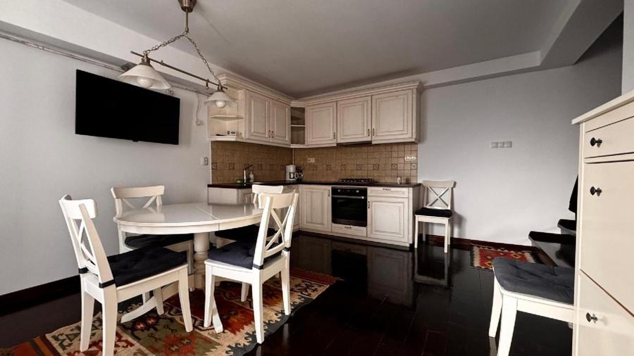 Proprietar-Apt 3 camere de exceptie in Centrul Istoric Str. Pielarilor