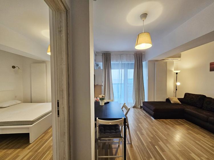 Apartament mare recompartimentat in doua spatii locative