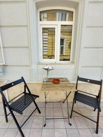 Piata Universitatii-Teatrul National, amenajata, mobilata si utilata - 16