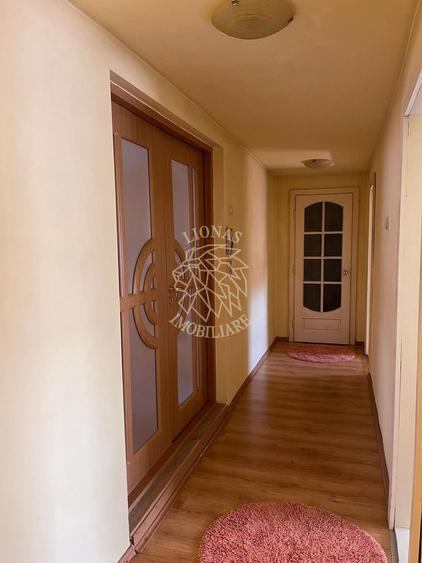 Apartament 4 camere 132 mp-balcon-ideal locuire- zona Calea Moldovei