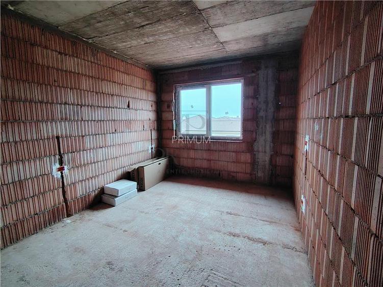 DUPLEX SPATIOS - ASFALT - POSIBILITATE CARPORT - 5