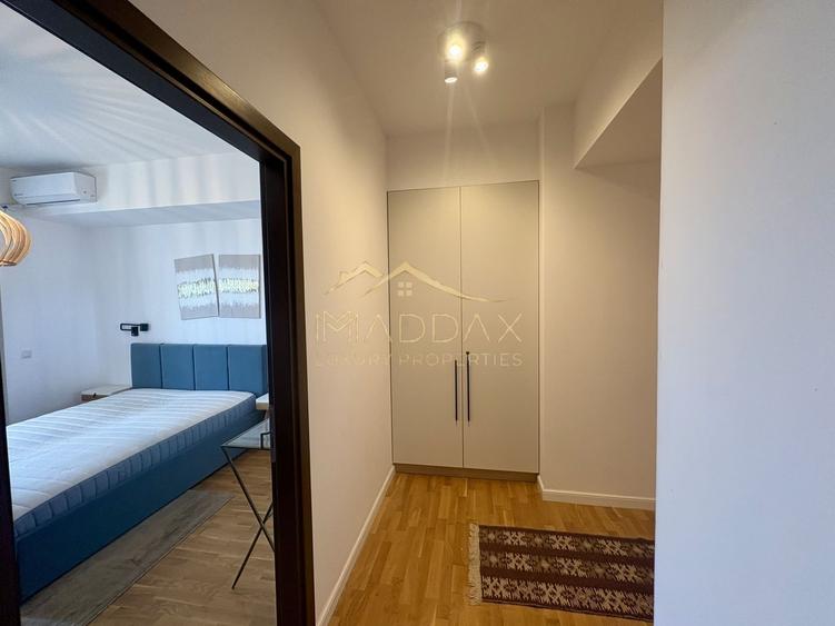 APARTAMENT de LUX cu 3 CAMERE cu Terasa si loc de parcare